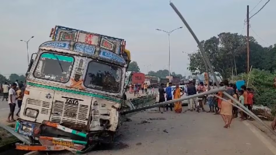 Mirzapur Road Accident